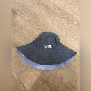The North Face Kids Reversible Sun Hat in Navy and Light Blue